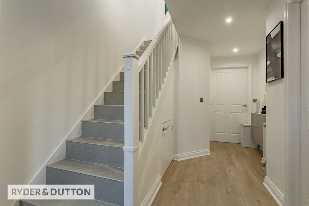 Property photo 2 of 26 Hallway