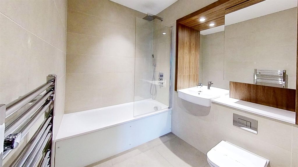 Property photo 2 of 6 Greenview-Court-Bathroom.Jpg