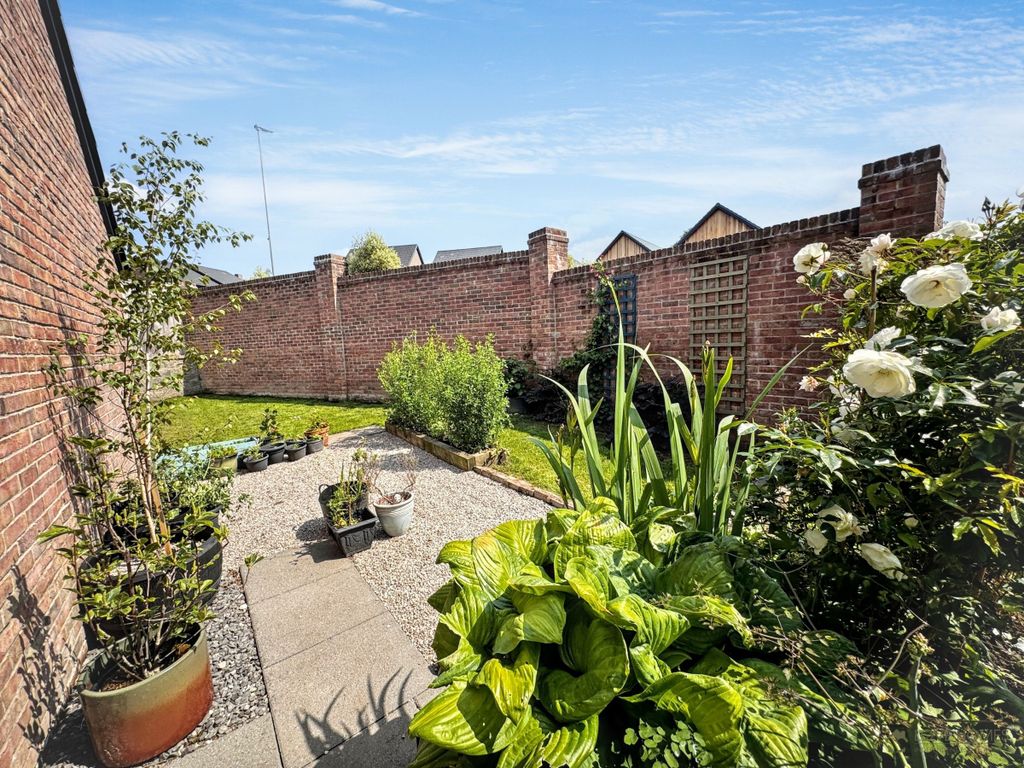 Property photo 3 of 25