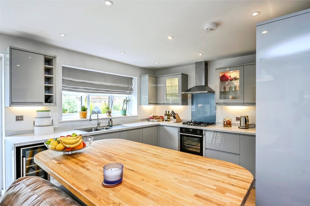 Property photo 3 of 24 Picture No. 27