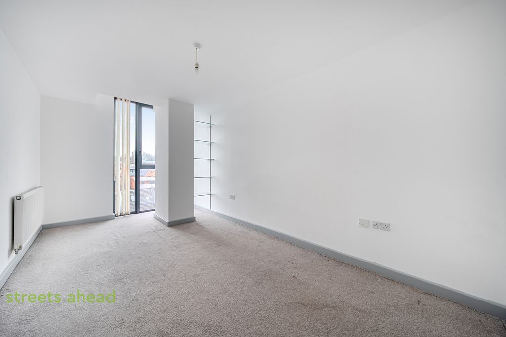 Property photo 3 of 14 0ce66185-d580-4F3...