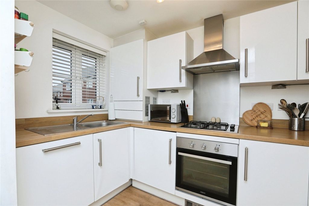 Property photo 3 of 24 Kitchen