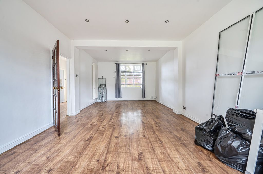 Property photo 3 of 15 1457162-14-69Fc7d...