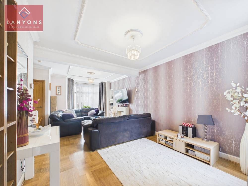 Property photo 2 of 19 Giraffe360-Still015