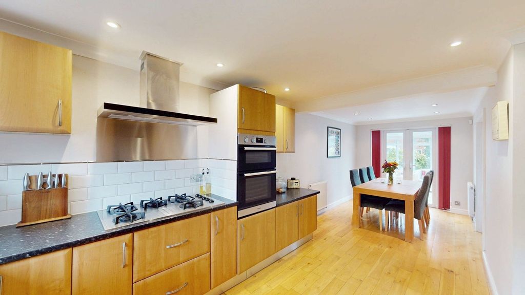 Property photo 3 of 25 Kitchen