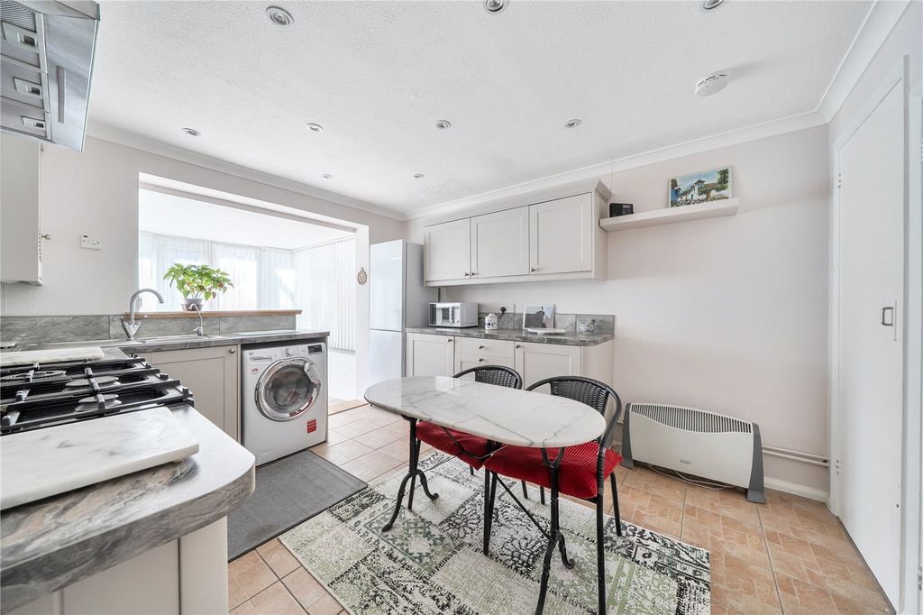 Property photo 3 of 19 Kitchen