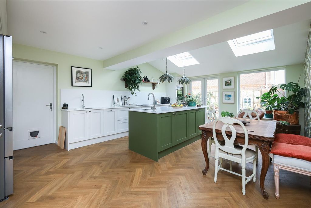 Property photo 2 of 17 Kitchen