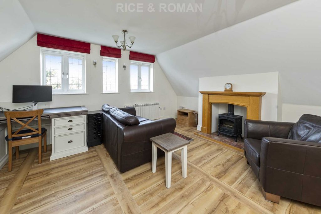 Property photo 3 of 13