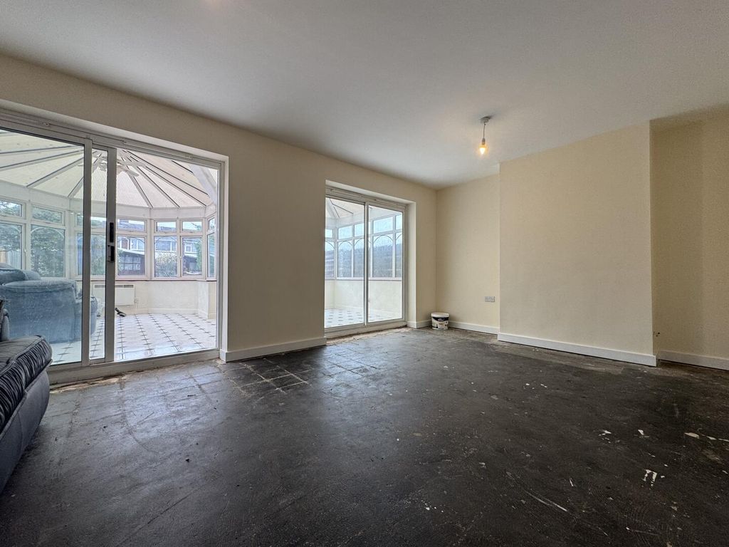 Property photo 3 of 40