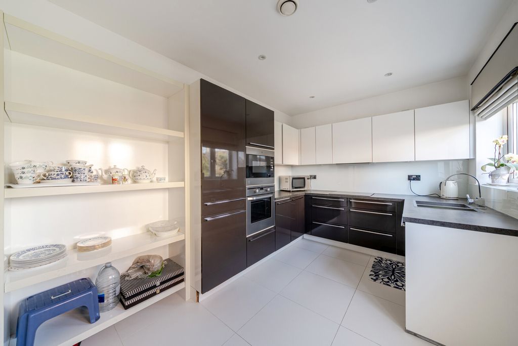 Property photo 3 of 13 1420882-9-69A997E...