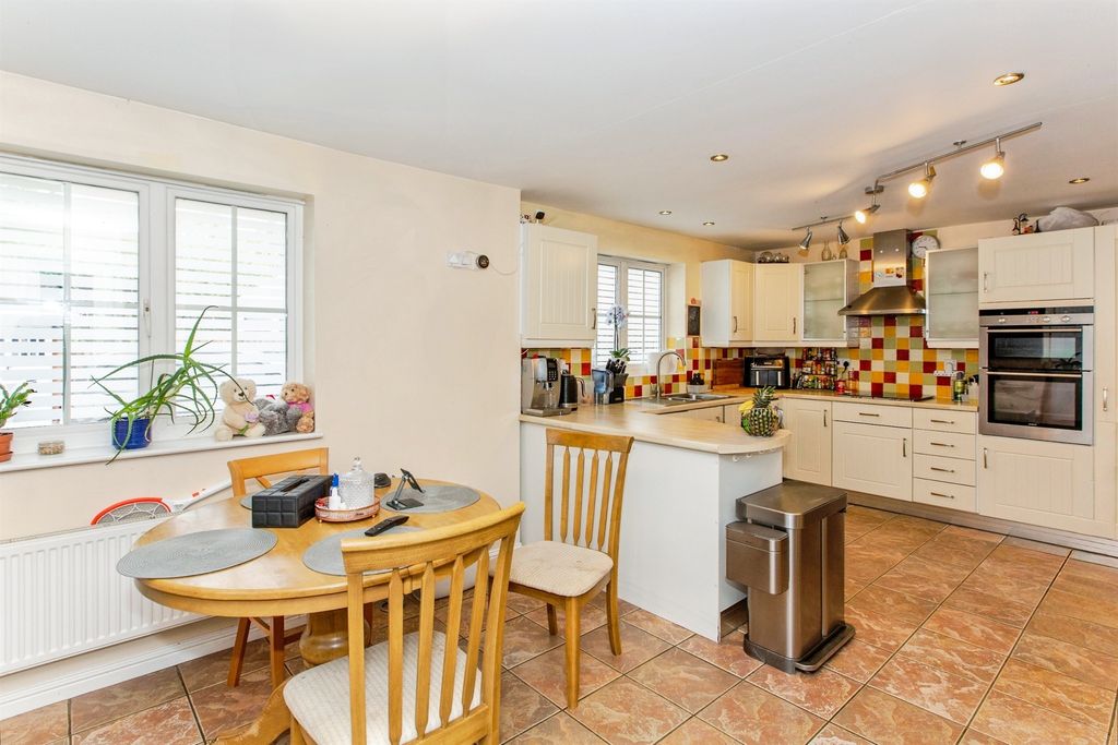 Property photo 3 of 13