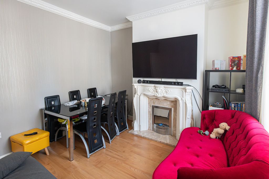 Property photo 2 of 27