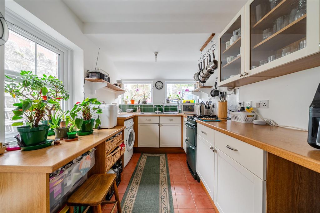Property photo 2 of 27 1479355-13-6A30182B9279c.Jpg