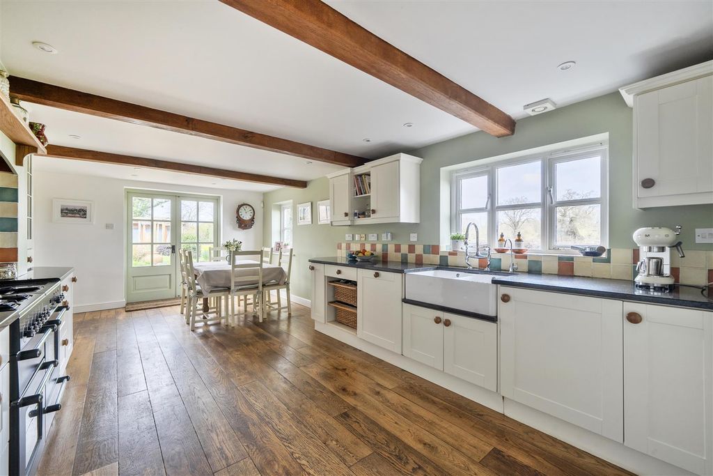 Property photo 2 of 18 1424990-39-69B947E0A1193.Jpg