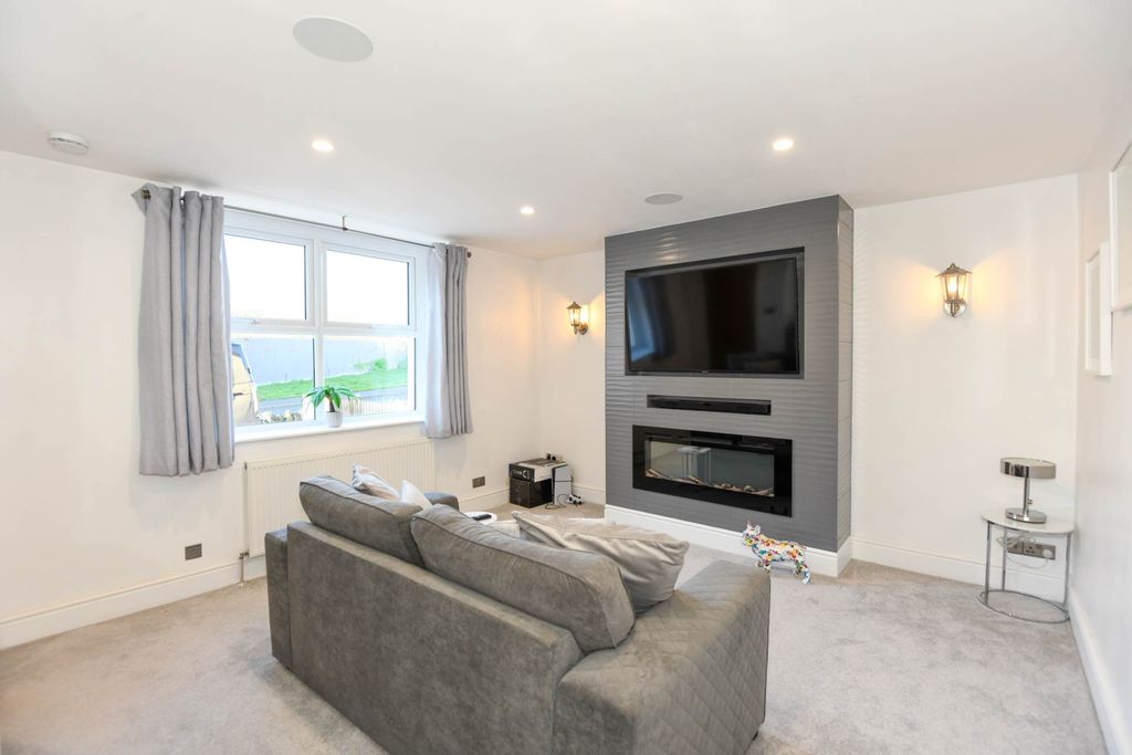 Property photo 3 of 22