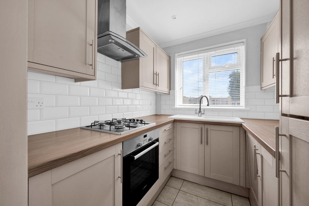 Property photo 2 of 11 5364303
