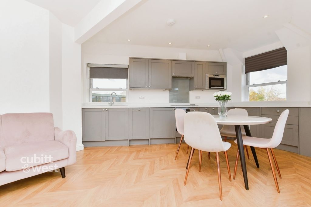 Property photo 1 of 10 B787Cefe-901Gp7Bb