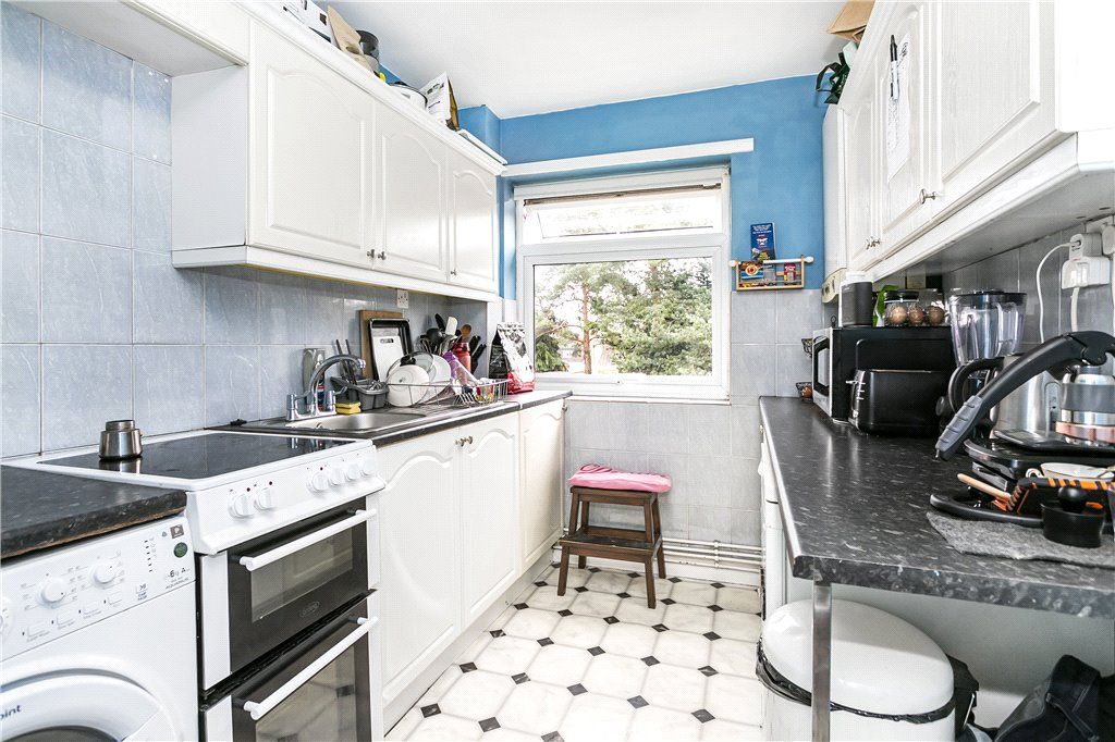 Property photo 3 of 8 Kitchen