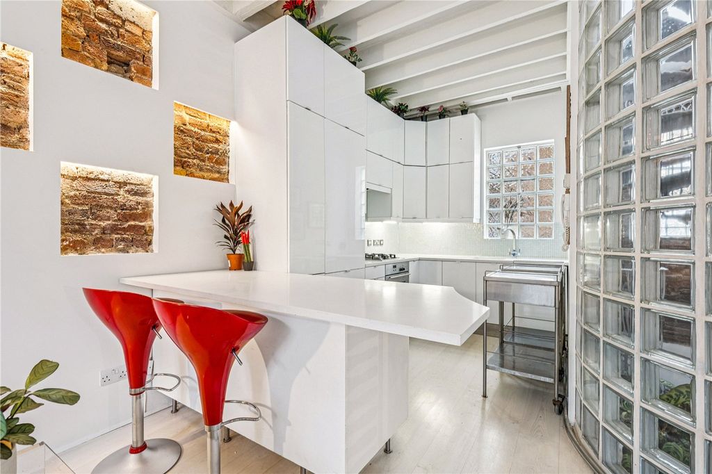 Property photo 3 of 11 Picture No. 12