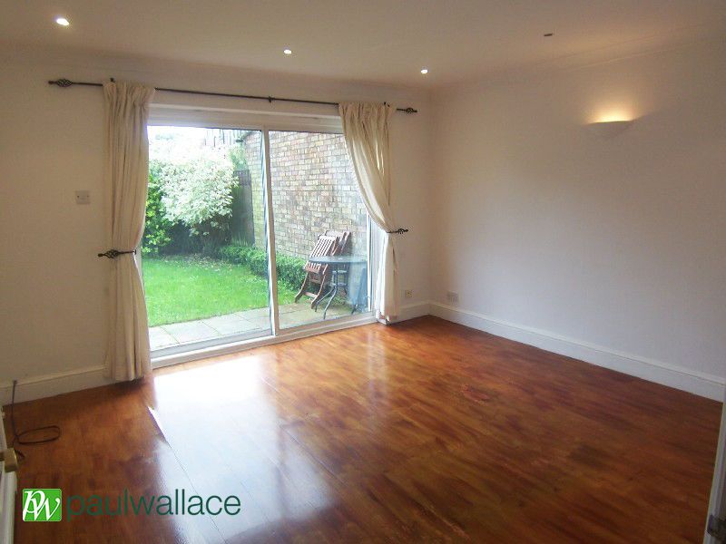 Property photo 2 of 8 Lounge