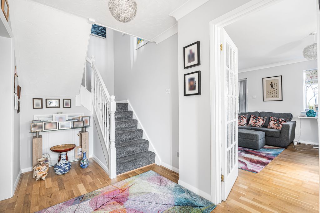 Property photo 3 of 21 Entrance Hall