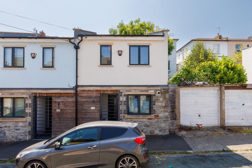 Property photo 2 of 27 60 Sydenham Road_Ext-3.Jpg
