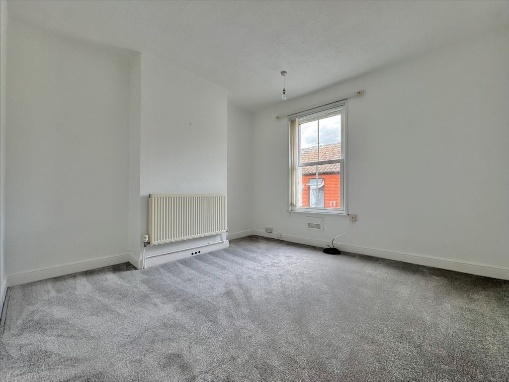 Property photo 3 of 8