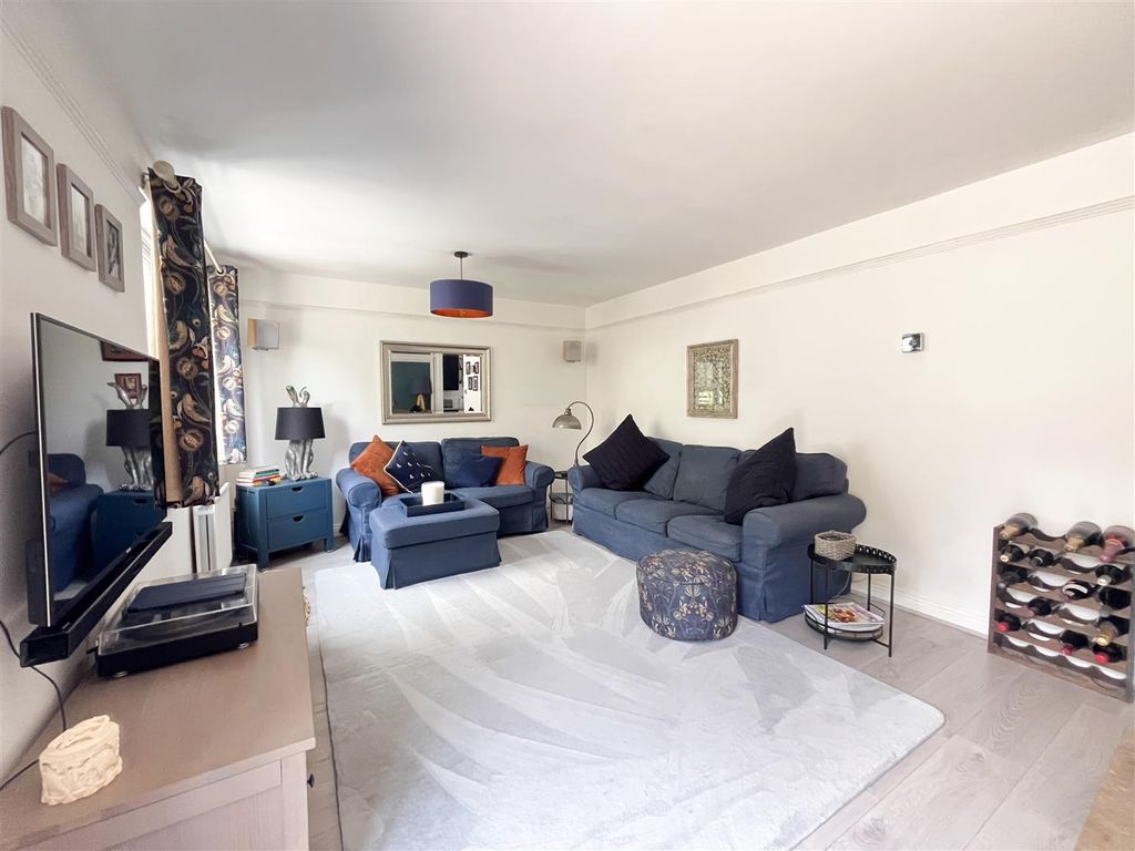 Property photo 2 of 31