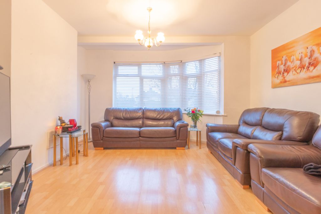 Property photo 3 of 9 Lounge