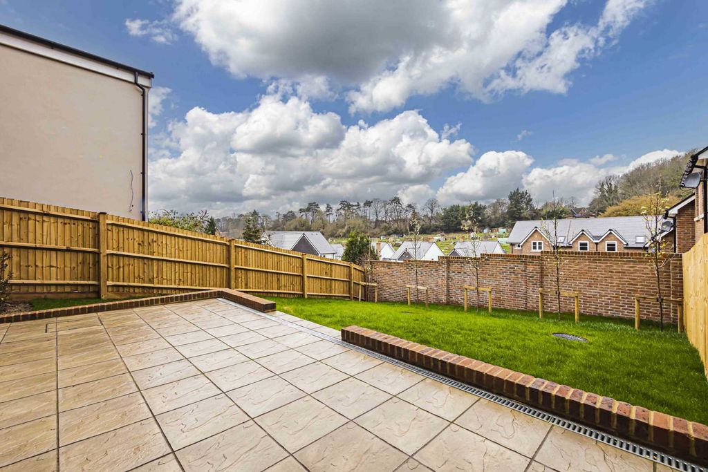 Property photo 3 of 14 Photo