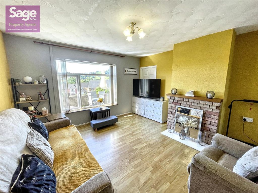 Property photo 2 of 25