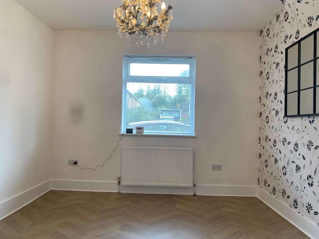 Property photo 3 of 11 Living Room