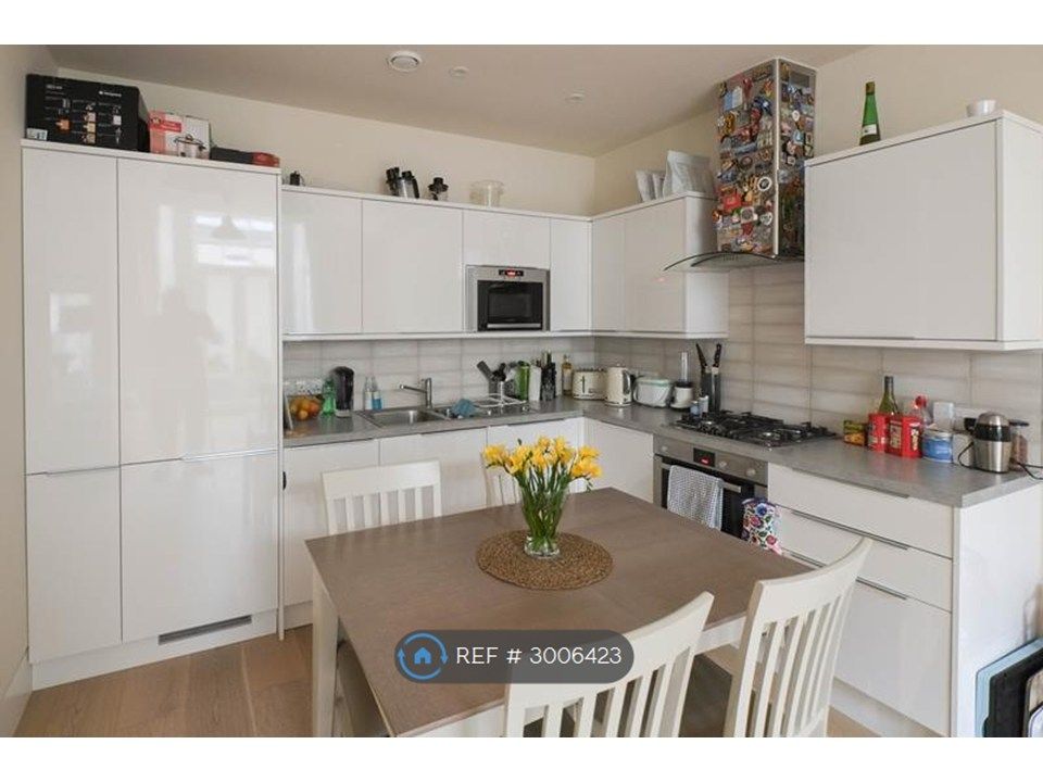 Property photo 3 of 12 Kitchen