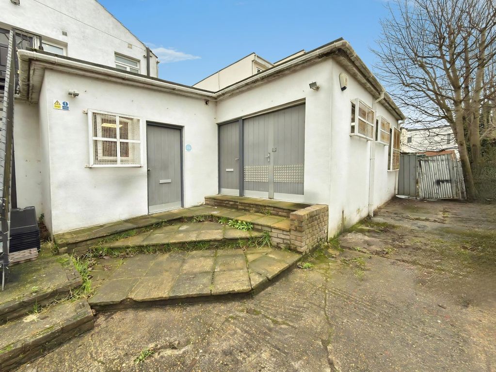 Property photo 3 of 8