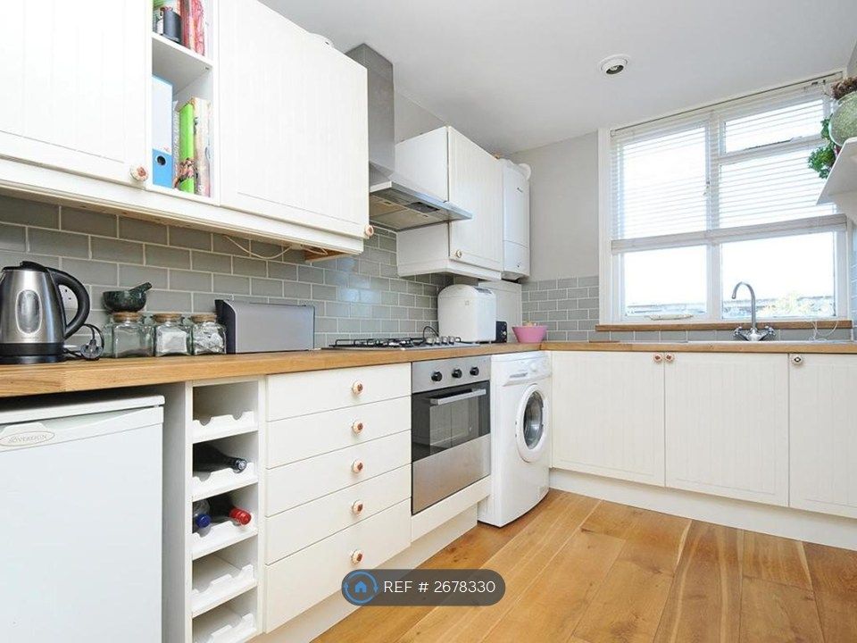 Property photo 3 of 9 Kitchen