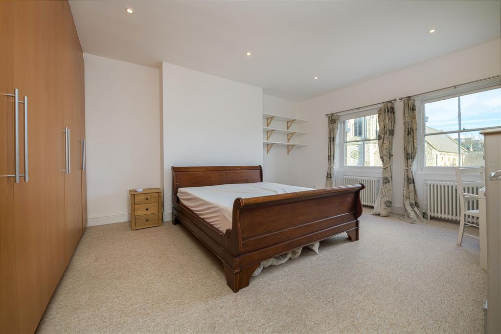 Property photo 3 of 11 1d Ravenna Rd Bed 1.Jpg