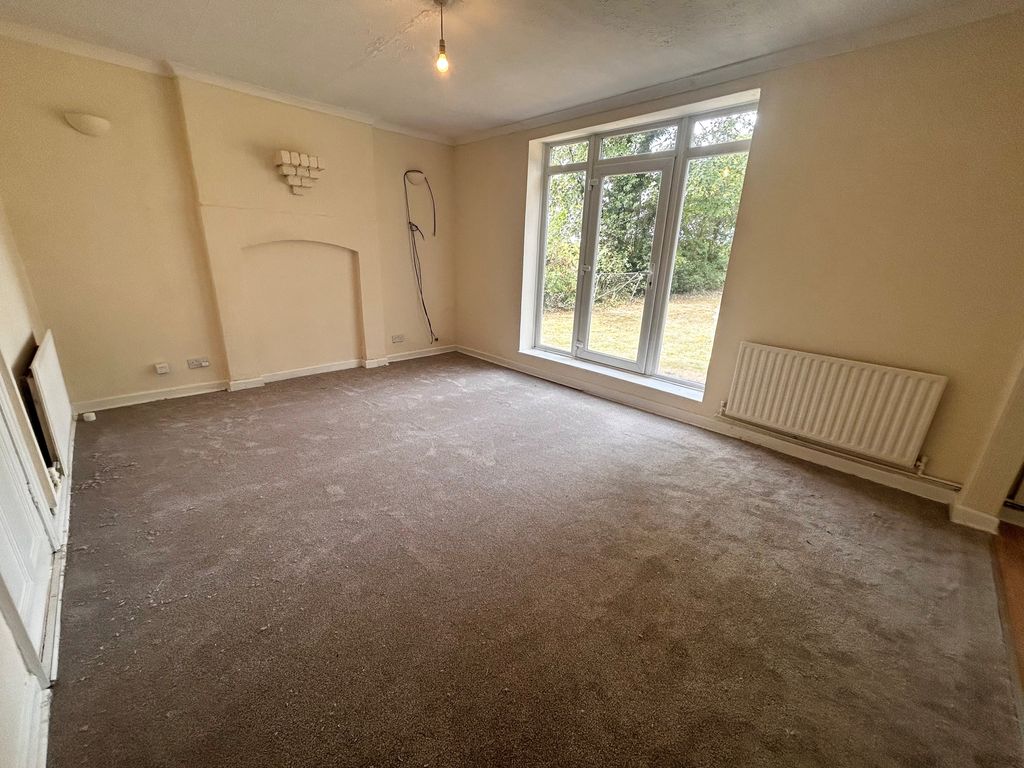 Property photo 3 of 11 Living Room