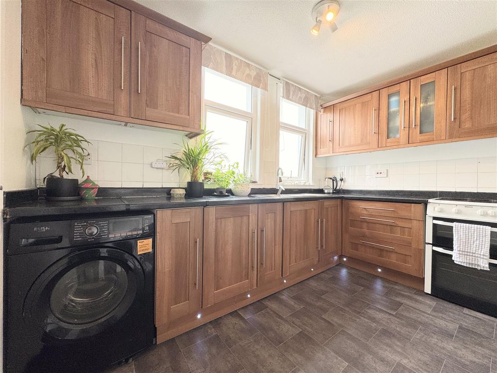 Property photo 2 of 19 Kitchen Diner