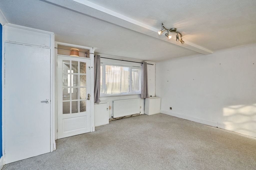 Property photo 2 of 18 Living Room