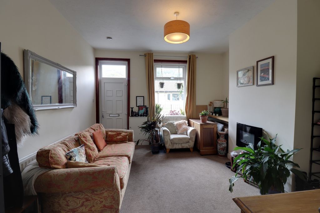 Property photo 3 of 12 Lounge 1