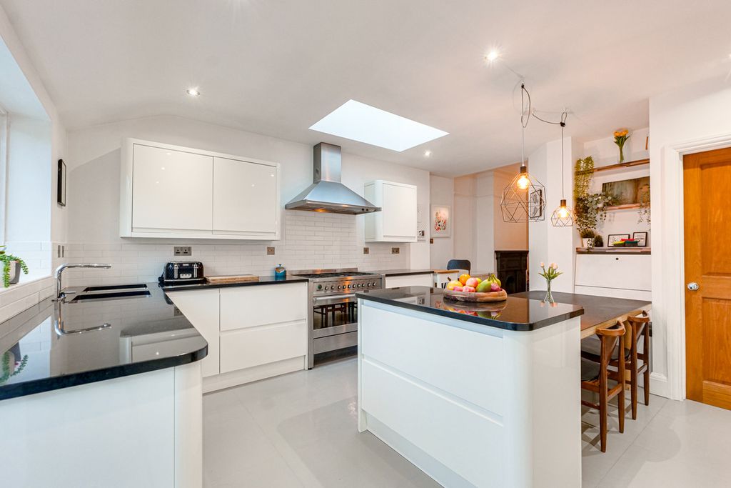 Property photo 3 of 29