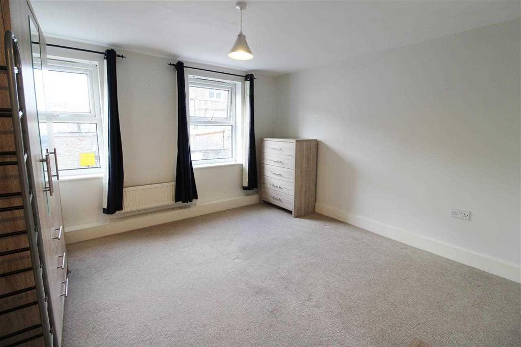 Property photo 2 of 10 Bedroom 1