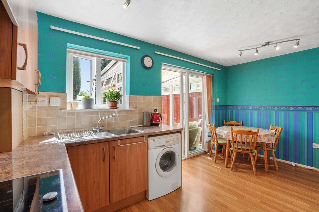 Property photo 3 of 14 Kitchen