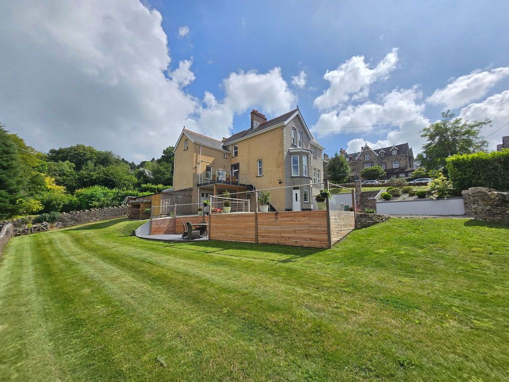 Property photo 2 of 46
