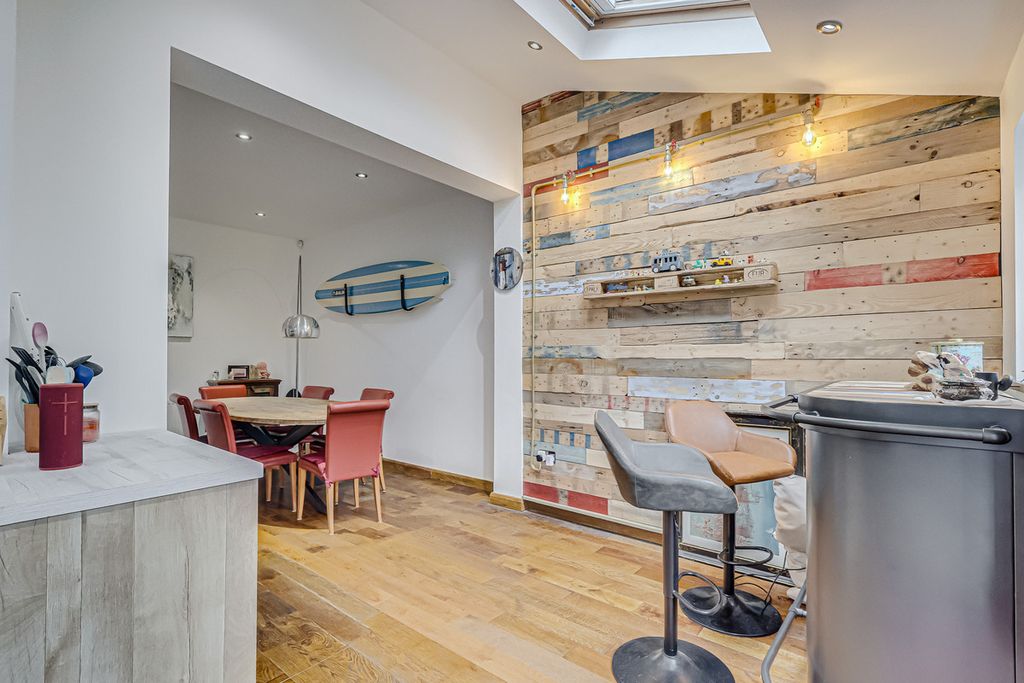 Property photo 3 of 26