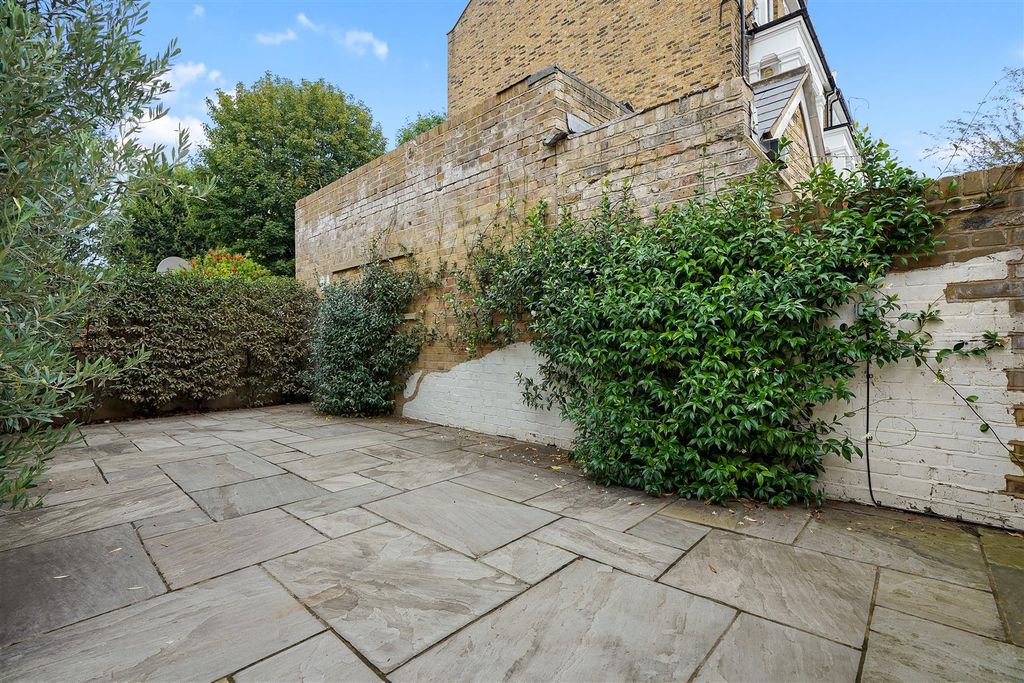 Property photo 3 of 10 Amfb - Sulgrave Road - Garden2 (1).Jpg