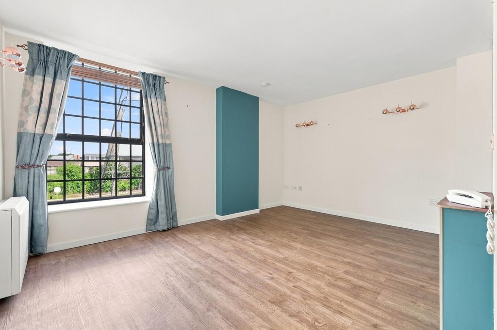 Property photo 1 of 12 Bedroom