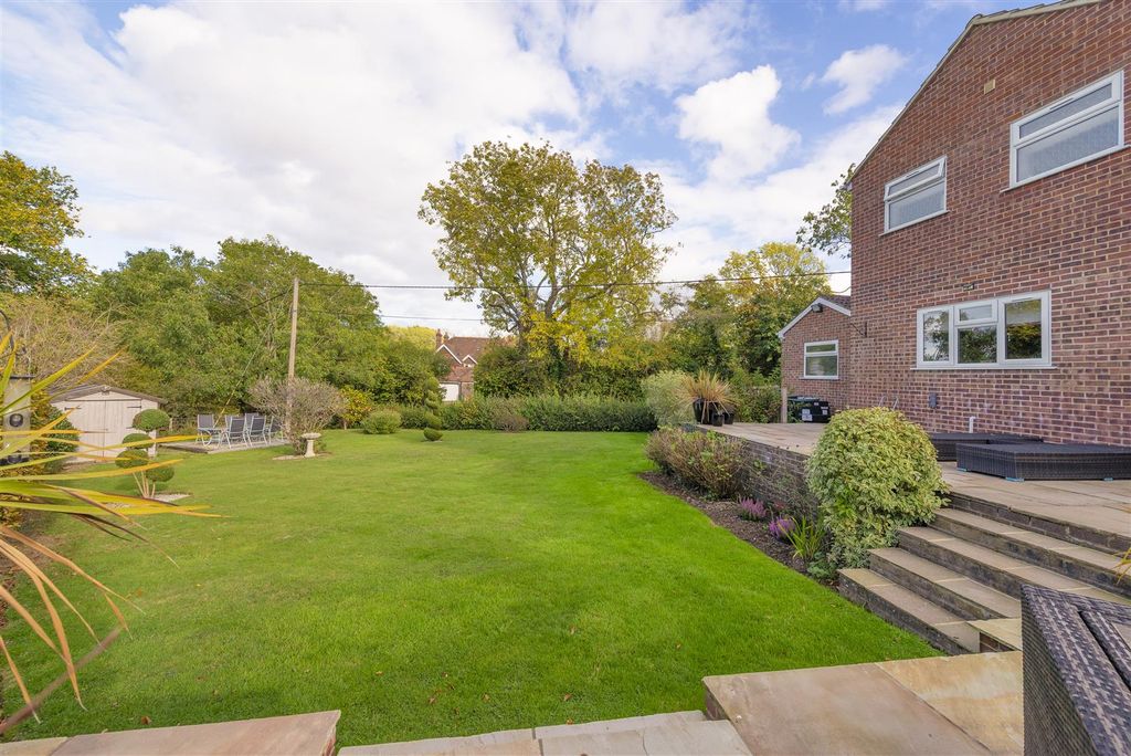 Property photo 2 of 30 1Wealdview16.Jpg
