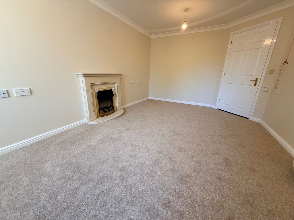 Property photo 3 of 7 Lounge Aspect 2