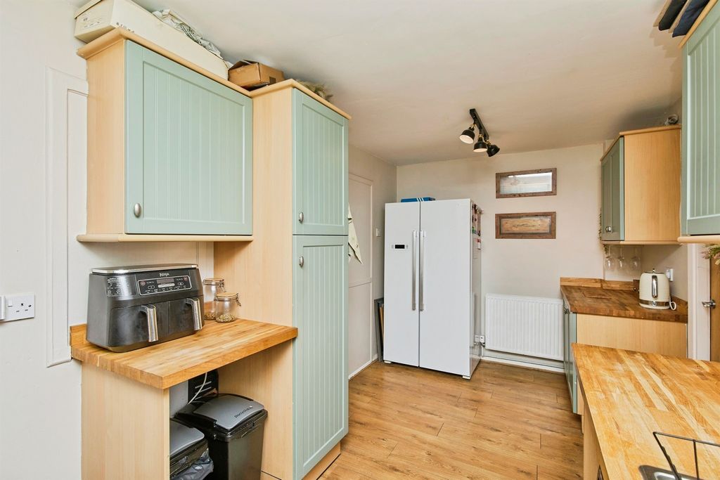 Property photo 3 of 20